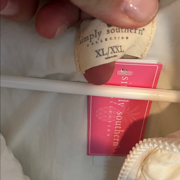 Simply southern cream Puffer Vest xl/xxl brand new - Picture 3 of 9